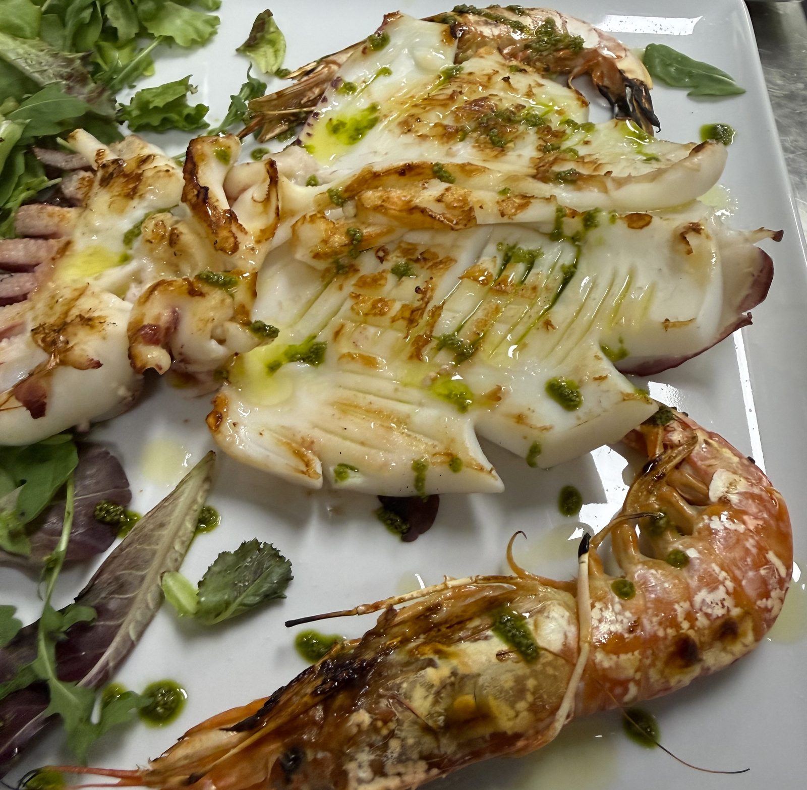 Cucina di pesce al ristorante Torre del Cupo di Schiavonea
