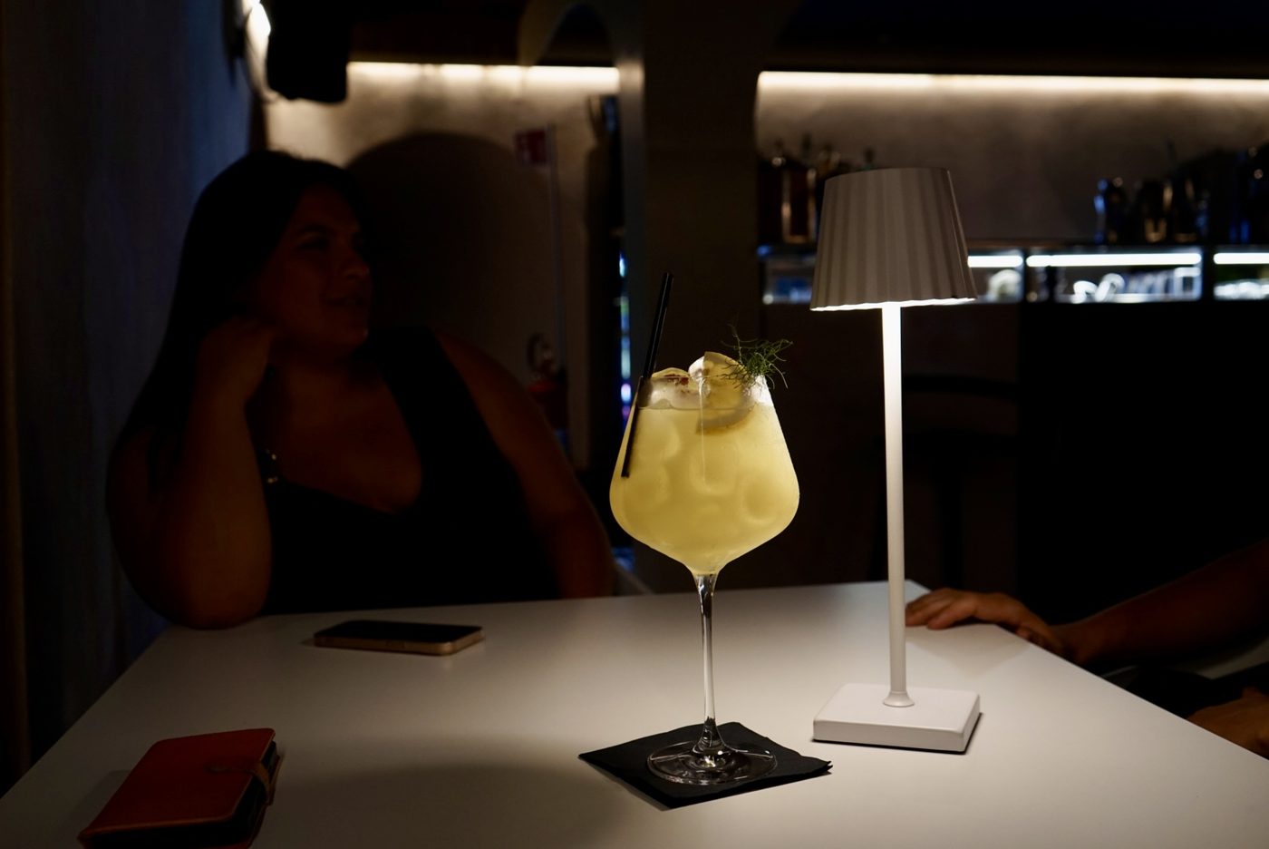 Cocktail servito al lounge bar della Torre del Cupo