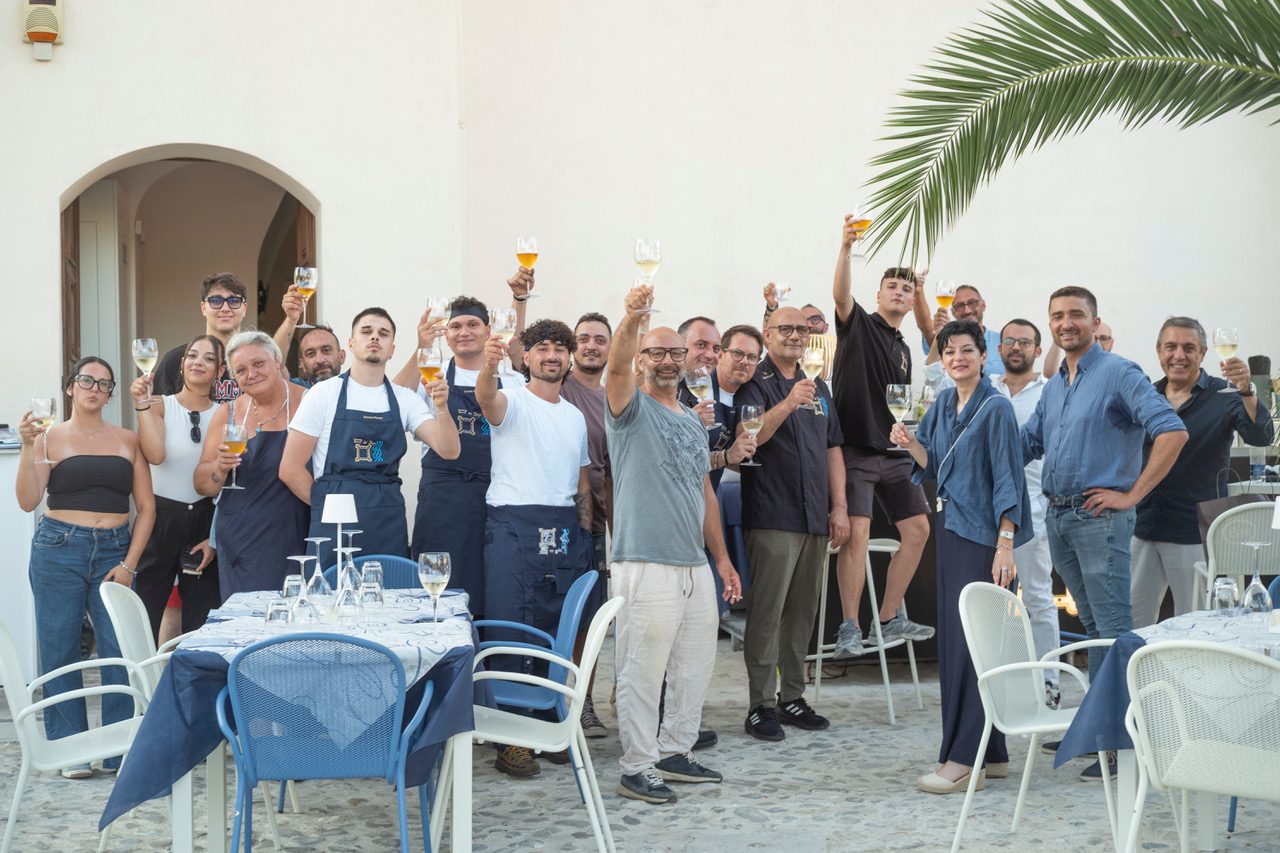 Il team della Torre del Cupo brinda insieme agli ospiti